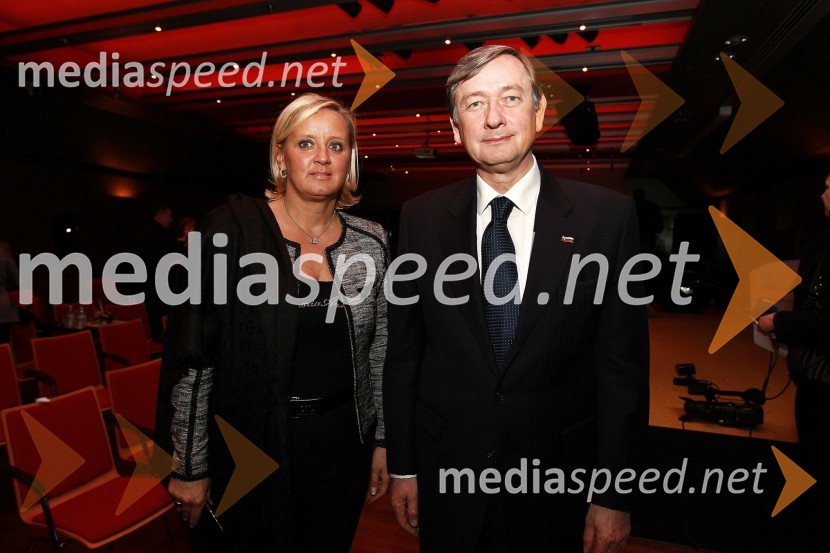 Mojca Seliškar Toš, vodja kabineta predsednika RS in dr. Danilo Türk, predsednik Republike SlovenijeOna 365 je postala dr. Renata Salecl