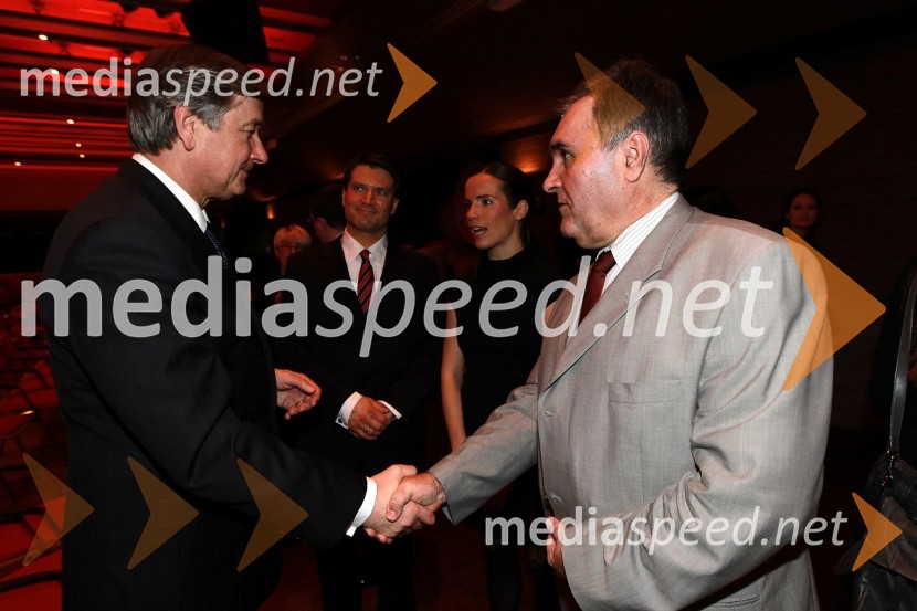 Dr. Danilo Türk, predsednik Republike Slovenije in Bojan Budja, odgovorni urednik dnevnika Slovenske noviceOna 365 je postala dr. Renata Salecl