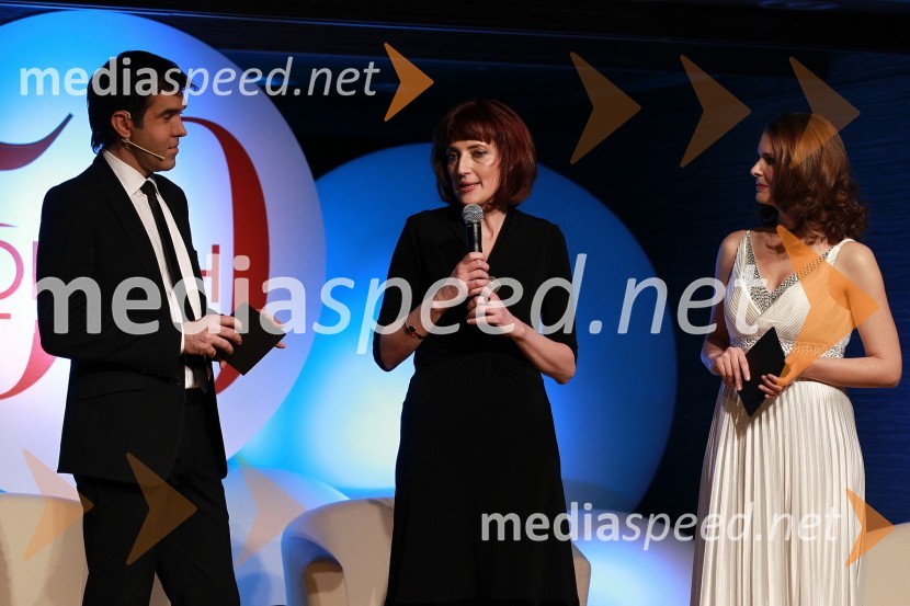 Mario Galunič, voditelj prireditve, Sabina Obolnar, urednica revij Ona ter Onaplus in Bernarda Žarn, voditeljica prireditveOna 365 je postala dr. Renata Salecl
