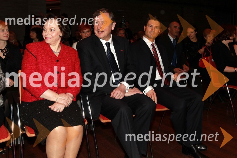 Dr. Danilo Türk, predsednik republike in soproga Barbara Miklič Türk ter Jurij Giacomelli, predsednik uprave družbe Delo d.d.Ona 365 je postala dr. Renata Salecl