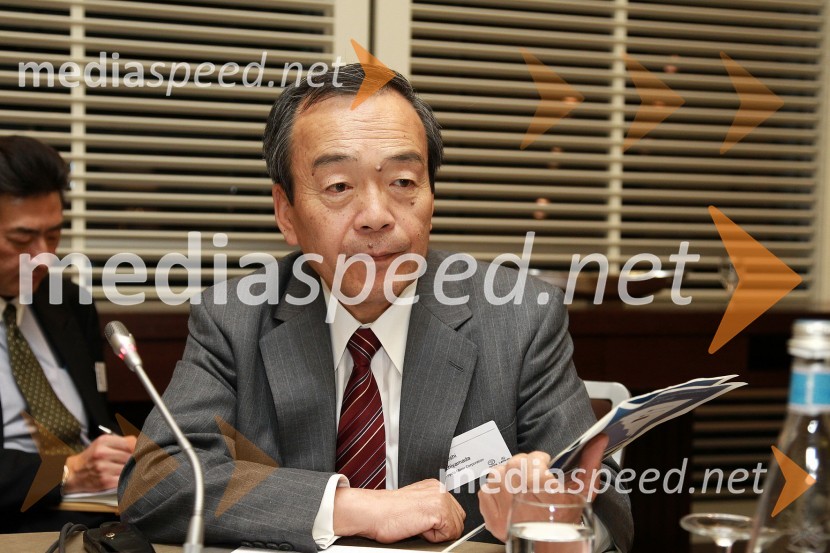 Takeshi Uchiyamada, izvršni podpredsednik Toyota Motor CompanyToyota v Ženevi 2011