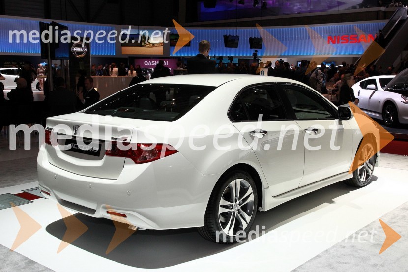 Honda Accord faceliftHonda v Ženevi 2011