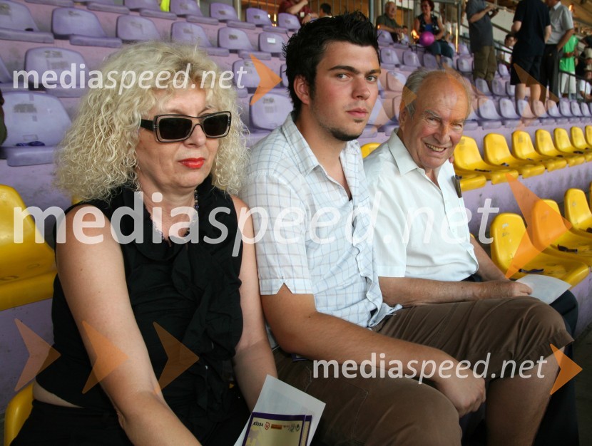 Marjana, Aleksander in Edvard GlaserNK Maribor - Villareal CF, nogometna tekma