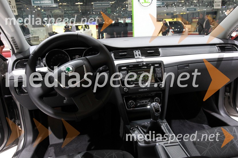 Škoda Superb CombiŠkoda v Ženevi 2011
