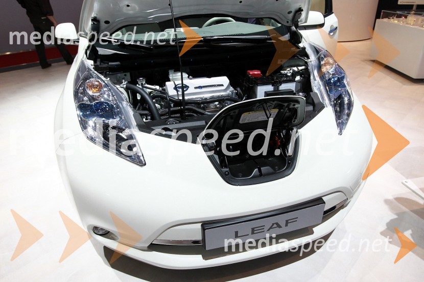 Nissan LeafNissan v Ženevi 2011