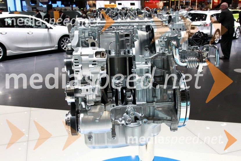 Mazda motor Skyactive DMazda v Ženevi 2011