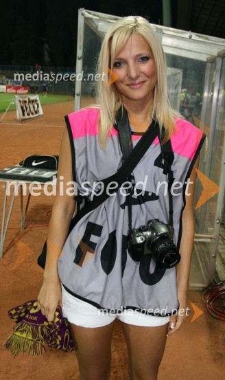 Tina Kšela, hostesaNK Maribor - Villareal CF, nogometna tekma