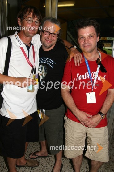 Smiljan Kreže, uradni napovedovalec tekme, Marcel Štefančič jr., voditelj oddaje Studio City in Miha Štamcar, pomočnik odgovornega urednika MladineNK Maribor - Villareal CF, nogometna tekma