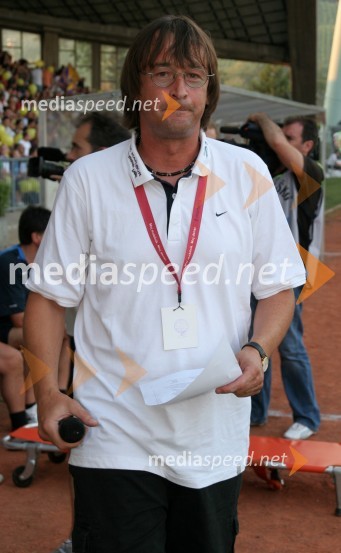 Smiljan Kreže, uradni napovedovalec tekmeNK Maribor - Villareal CF, nogometna tekma