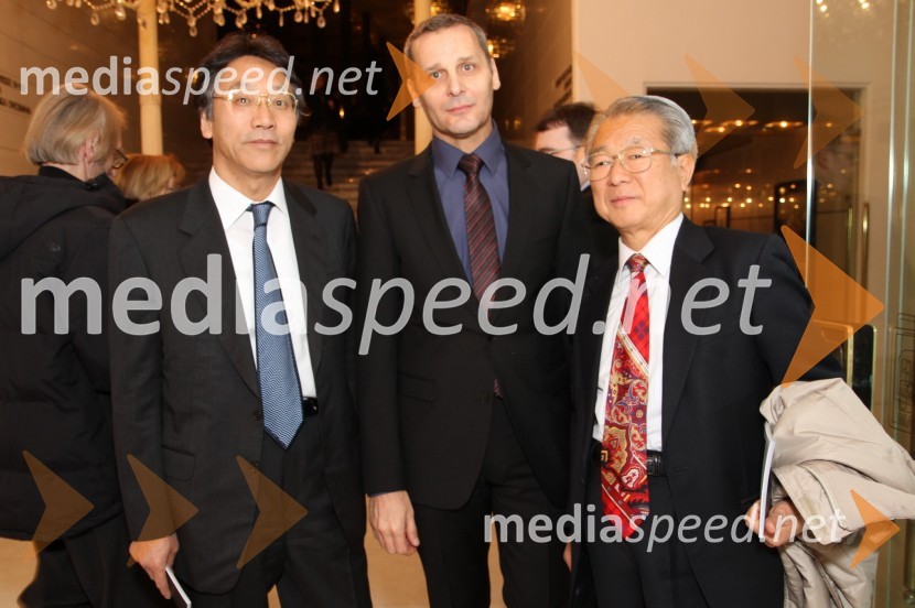 Kobayashi Masayuki, Danilo Rošker, direktor SNG Maribor in prof. Yoshiyuki NagatakeMoč usode, premiera v SNG Maribor