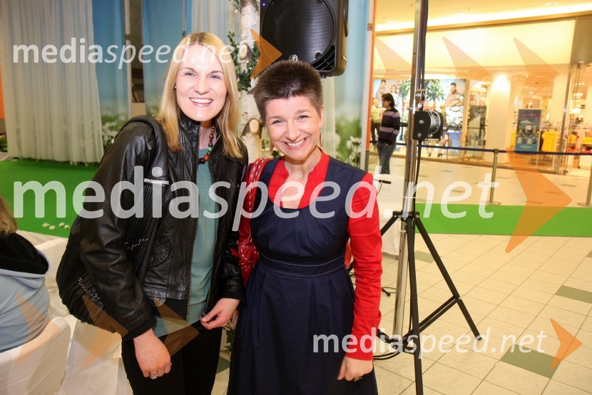 Nataša Žnuderl, marketing Europark in Petra Romih, vodja marketinga v EuroparkuEuropark, modna revija pomlad - poletje 2011