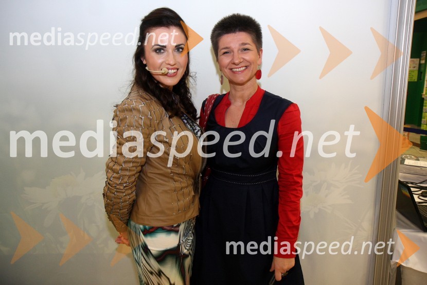 Maja Martina Merljak, igralka in povezovalka modne revije ter 	Petra Romih, vodja marketinga v EuroparkuEuropark, modna revija pomlad - poletje 2011