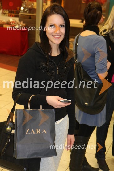 Senta Margan, manekenkaEuropark, modna revija pomlad - poletje 2011