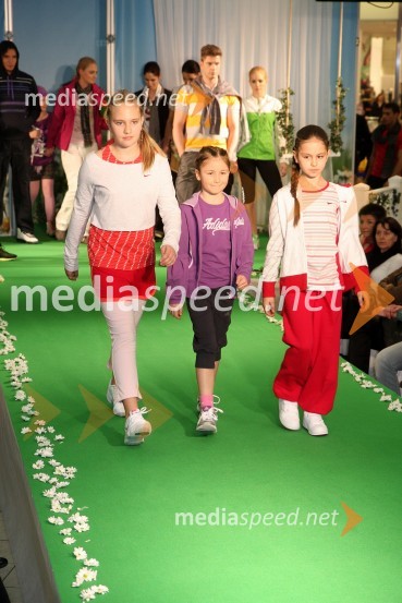 Mlade manekenkeEuropark, modna revija pomlad - poletje 2011