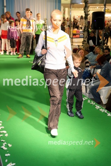 Samanta Škrjanec, manekenkaEuropark, modna revija pomlad - poletje 2011