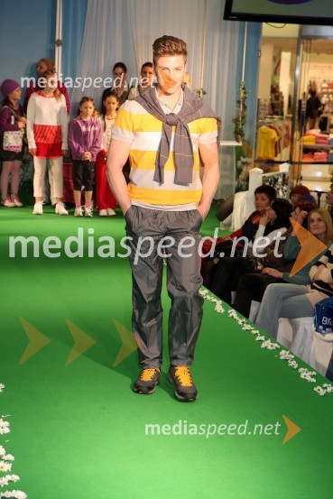 Erik Ferfolja, maneken, pevec, novinar in lastnik licence za Mister SlovenijaEuropark, modna revija pomlad - poletje 2011