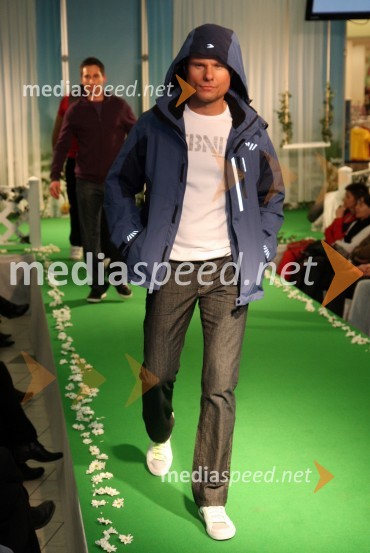 Boštjan Mihalič, maneken in plesalecEuropark, modna revija pomlad - poletje 2011