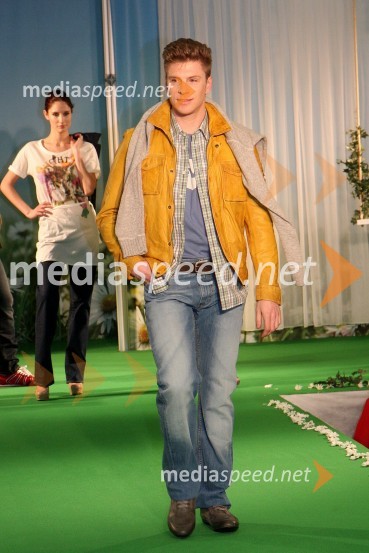 Erik Ferfolja, maneken, pevec, novinar in lastnik licence za Mister SlovenijaEuropark, modna revija pomlad - poletje 2011