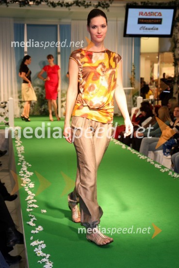 Sandra Marinovič, manekenka
Europark, modna revija pomlad - poletje 2011