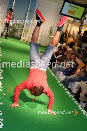 Mateo Kos, plesalec in manekenEuropark, modna revija pomlad - poletje 2011