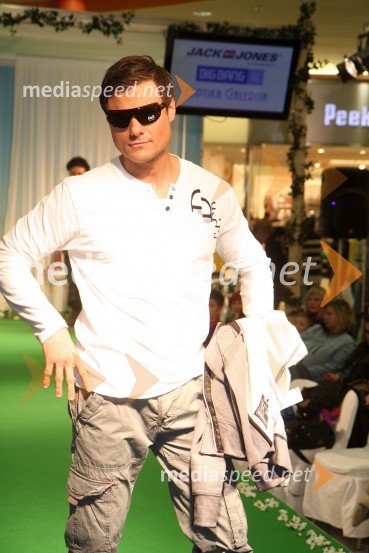 Boštjan Mihalič, maneken in plesalecEuropark, modna revija pomlad - poletje 2011