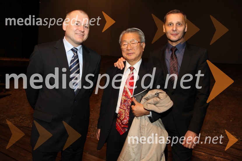 Franc Kangler, župan Mestne občine Maribor, prof. Yoshiyuki Nagatake ter Danilo Rošker, direktor SNG MariborMoč usode, premiera v SNG Maribor