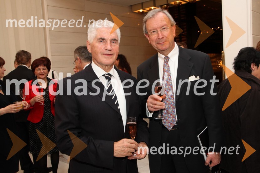 Prof. dr. Ludvik Toplak, nekdanji rektor Univerze v Mariboru in dr. Erwin Kubesch, avstrijski veleposlanik v SlovenijiMoč usode, premiera v SNG Maribor