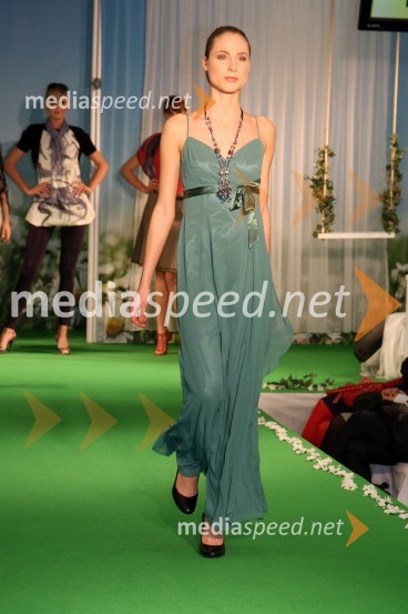 Mateja Švec, manekenkaEuropark, modna revija pomlad - poletje 2011