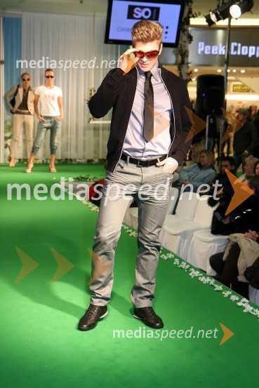 Erik Ferfolja, maneken, pevec, novinar in lastnik licence za Mister SlovenijaEuropark, modna revija pomlad - poletje 2011