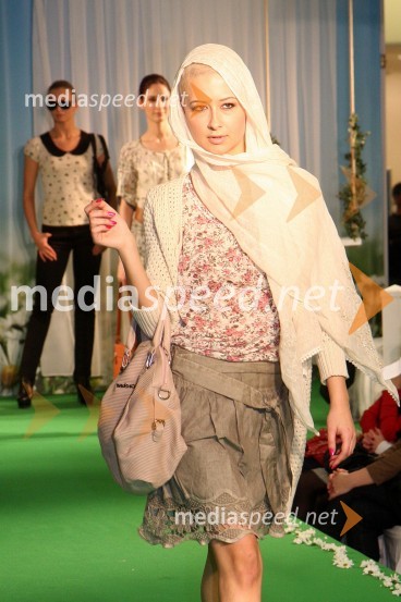 Samanta Škrjanec, manekenkaEuropark, modna revija pomlad - poletje 2011