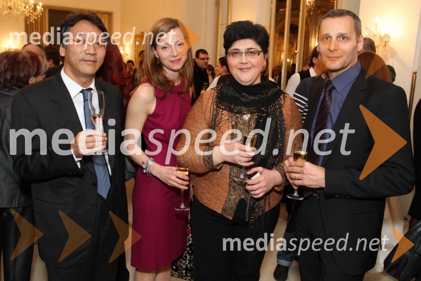 Kobayashi Masayuki, Nataša Matjašec Rošker, igralka, Irene Ratiani, sopranistka ter Danilo Rošker, direktor SNG MariborMoč usode, premiera v SNG Maribor