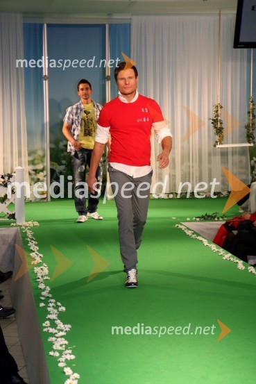 Boštjan Mihalič, maneken in plesalecEuropark, modna revija pomlad - poletje 2011