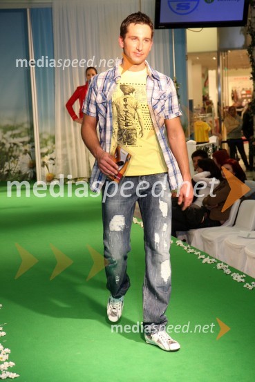 Mateo Kos, plesalec in manekenEuropark, modna revija pomlad - poletje 2011
