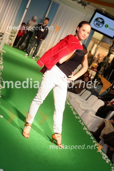 Špela Kralj, plesalkaEuropark, modna revija pomlad - poletje 2011