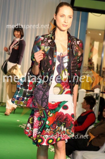 Mateja Švec, manekenkaEuropark, modna revija pomlad - poletje 2011