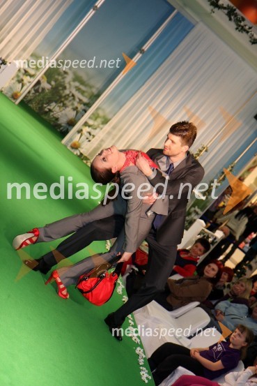 Špela Kralj, plesalka in Tomaž Mihelič - Marlenna, novinarEuropark, modna revija pomlad - poletje 2011