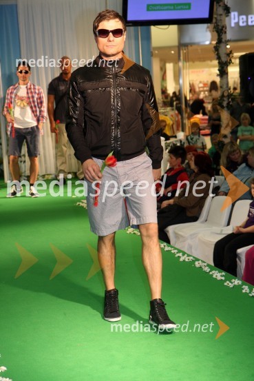 Boštjan Mihalič, maneken in plesalecEuropark, modna revija pomlad - poletje 2011