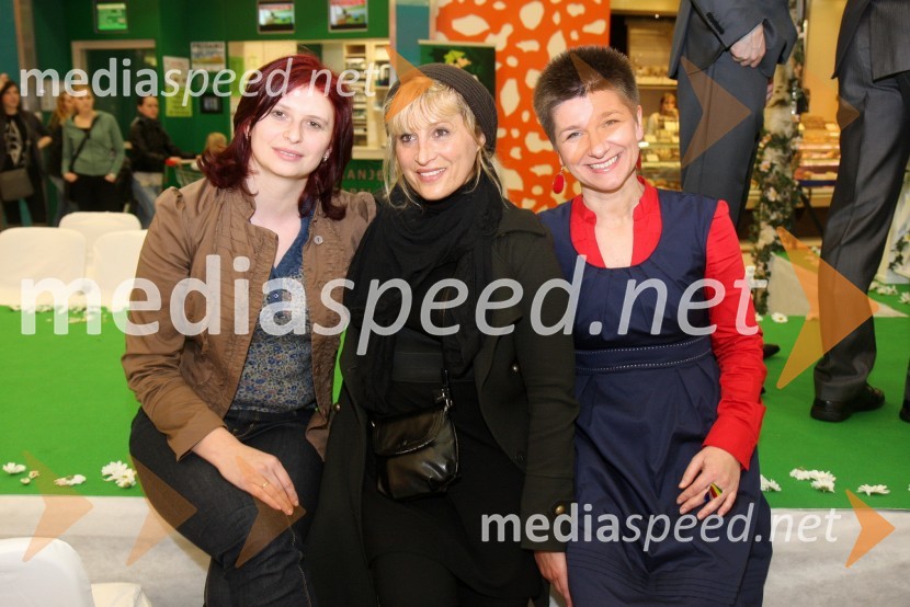 ..., Ana Žvorc, koreografinja in stilistka ter Petra Romih, vodja marketinga v EuroparkuEuropark, modna revija pomlad - poletje 2011