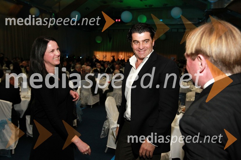 Špela Žle, spremljevalka Bojana Križaja, Alberto Tomba, nekdanji italijanski smučar in Bojan Križaj, nekdanji smučarBela večerja ob 50 letnici Pokala Vitranc