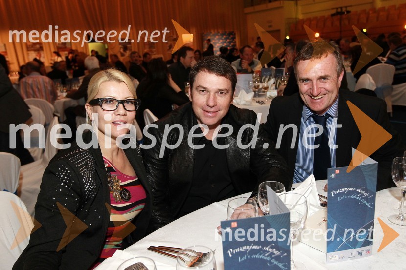 Christian Mayer, nekdanji smučar in soproga Angelika ter Gerry Jekl, vodja igrišča za golf BledBela večerja ob 50 letnici Pokala Vitranc