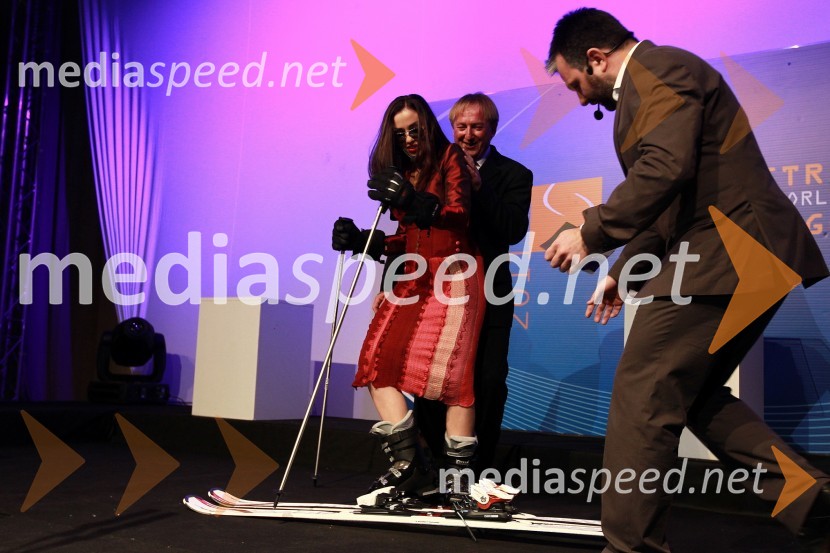 Bojan Križaj, nekdanji smučar, Maja Martina Merljak, igralka in povezovalka prireditve ter Aleš Smrekar, radijecBela večerja ob 50 letnici Pokala Vitranc