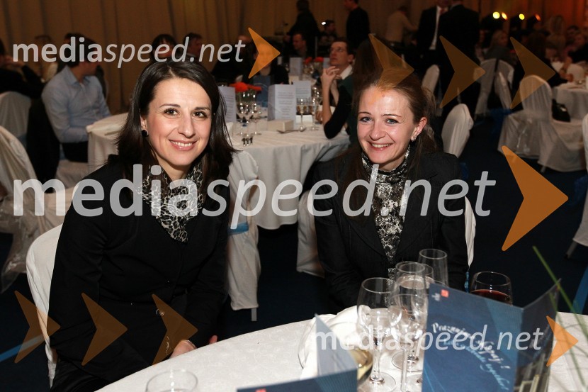 Tjaša Garin, vodja prodaje vozil Audi v Sloveniji in Polona Ferjančič, soproga Danila FerjančičaBela večerja ob 50 letnici Pokala Vitranc