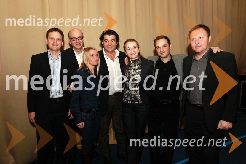 Franci Bolta, direktor avtomobilske znamke Audi pri Porsche Slovenija d.o.o., Heinz Slesak, generalni direktor Porsche Slovenija d.o.o., Mirjam Bolta, Alberto Tomba, nekdanji italijanski smučar, Danilo Ferjančič, generalni direktor Porsche Slovenija d.o.o. ter soproga Polona in Samo Pagon, vodja marketinga znamke Audi pri podjetju Porsche Slovenija d.o.o.Bela večerja ob 50 letnici Pokala Vitranc