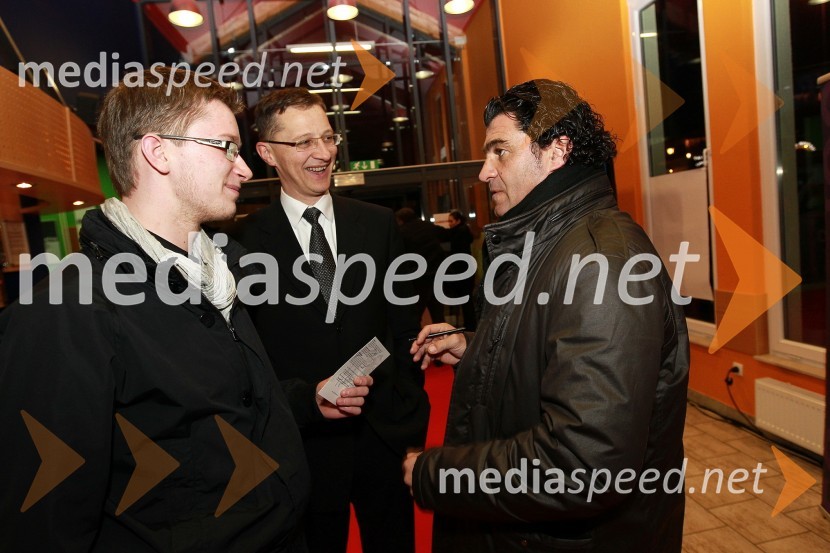 Dr. Igor Lukšič, minister za šolstvo in šport, sin Nik ter Alberto Tomba, nekdanji italijanski smučarBela večerja ob 50 letnici Pokala Vitranc