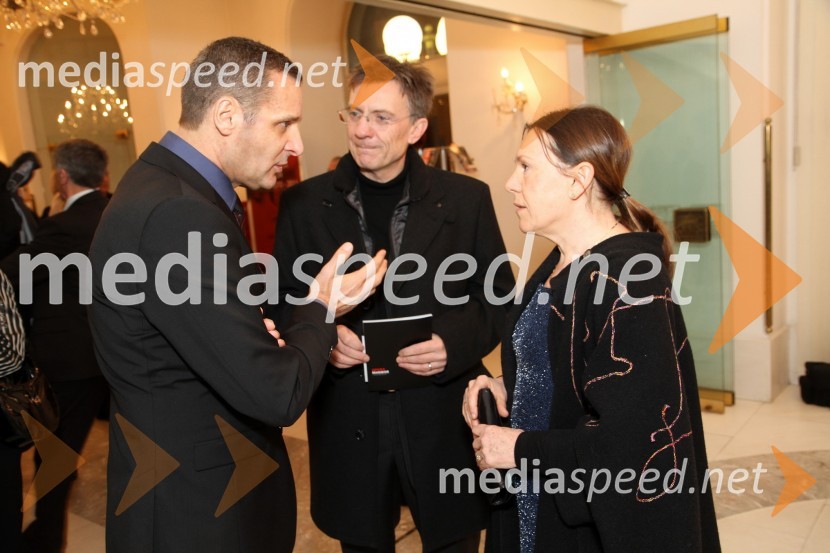Danilo Rošker, direktor SNG Maribor, prof. dr. Danijel Rebolj, novoizvoljeni rektor Univerze v Mariboru in soproga SuzanaMoč usode, premiera v SNG Maribor