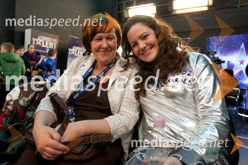 Karmen Razbornik in mama VeronikaSlovenija ima talent, avdicija v Ljubljani, tretji dan