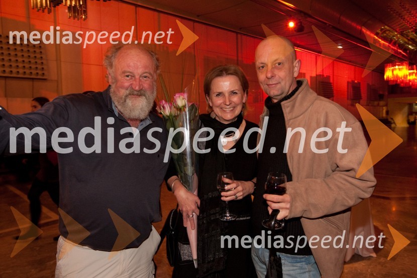 Matjaž Žbontar, filmski režiser, Nina Pirnat Spahić, vodja razstavnega programa v Cankarjevem domu in Matej Bogataj, kritikOdprtje razstave Toulouse-Lautrec v Cankarjevem domu