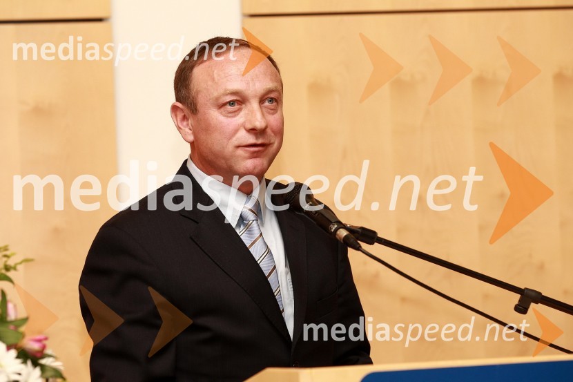 Stanislav Kocutar, povezovalec programaRektorjev dan Univerze v Mariboru 2011, promocija doktorjev znanosti in podelitev nagrad