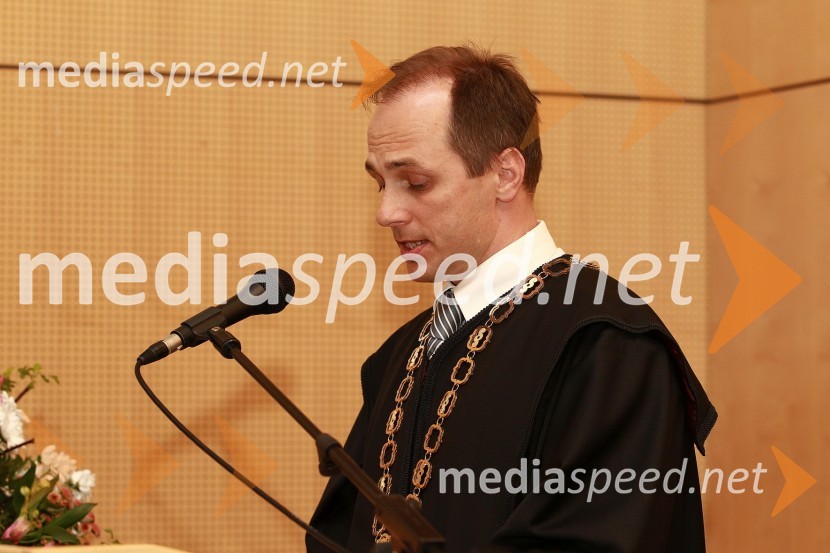 Prof. dr. Rajko Knez, dekan Pravne fakultete Univerze v MariboruRektorjev dan Univerze v Mariboru 2011, promocija doktorjev znanosti in podelitev nagrad
