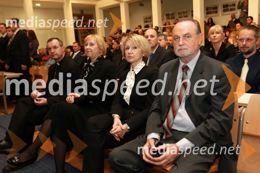 Dr. Marjan Turnšek, mariborski nadškof, prof. dr. Janja Črčinovič Rozman, predstojnica Oddelka za razredni pouk na Pedagoški fakulteti UM, prof. dr. Majda Pšunder, profesorica pedagogike in prof. dr. Mirko Pšunder, predsednik Upravnega odbora Univerze v MariboruRektorjev dan Univerze v Mariboru 2011, promocija doktorjev znanosti in podelitev nagrad